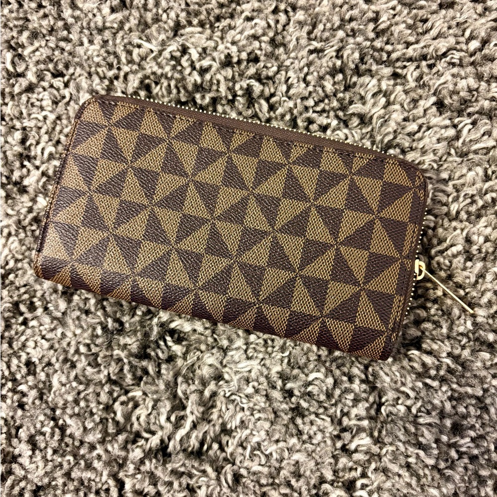 Amazon Brown Geometric Wallet
